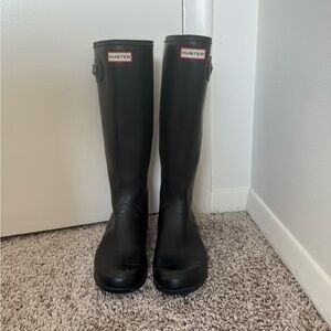 Black hunter rain boots